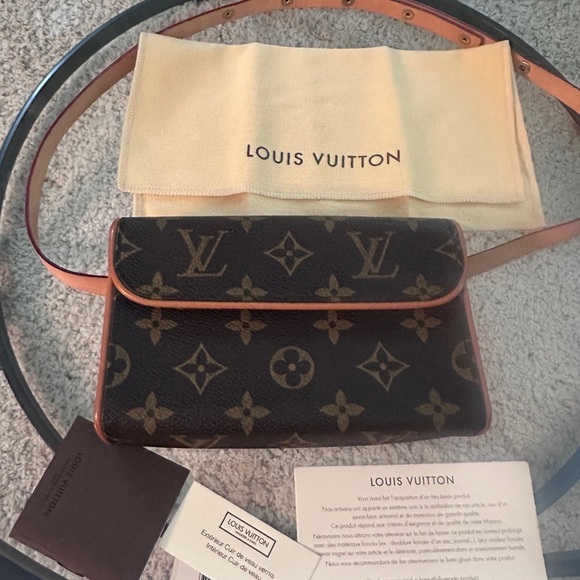 Authentic Louis Vuitton Florentine Pochette Belt Bag – Monogram Canvas - Picture 6 of 15